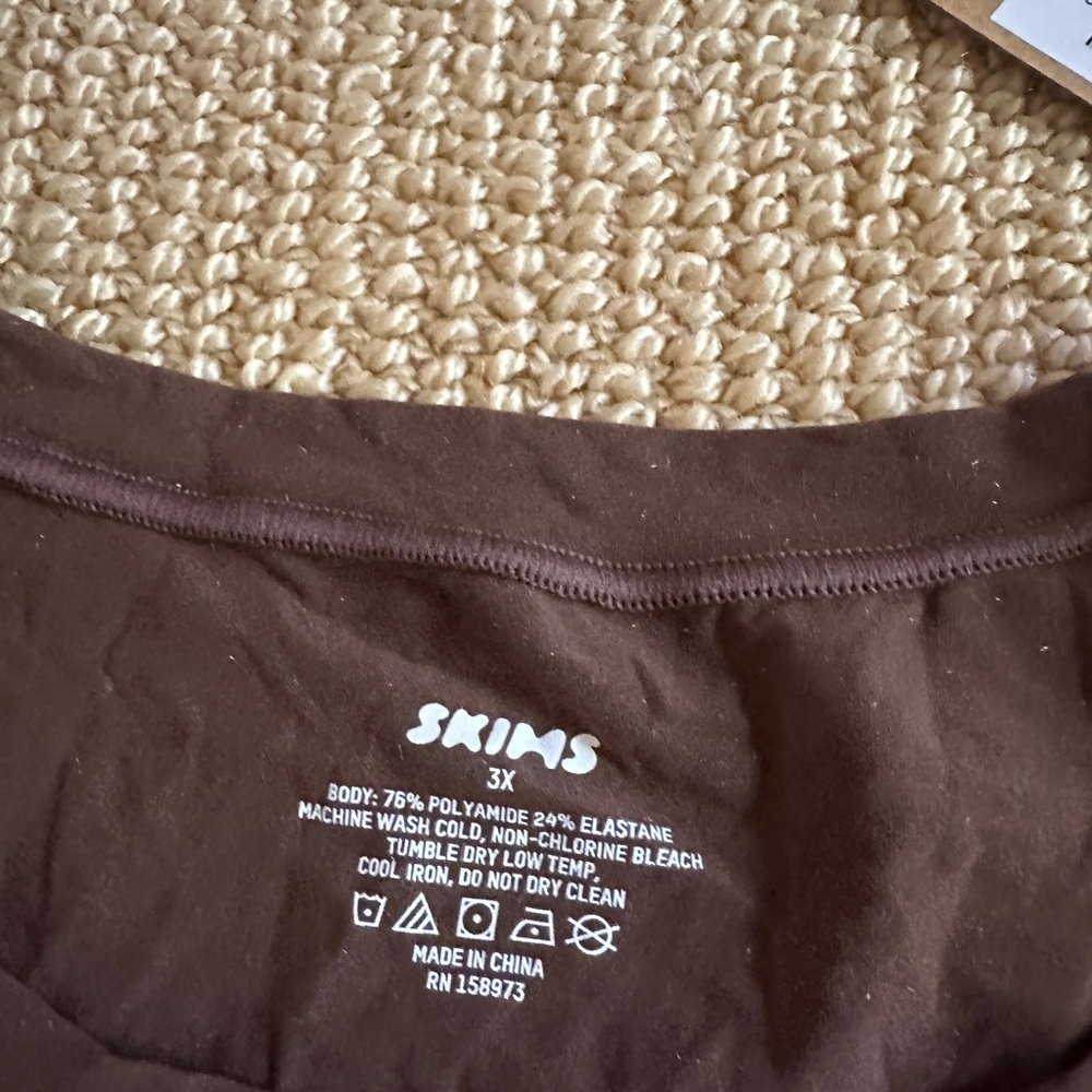 Skims Cocoa Fits Everybody Crop Top, Size 3X NWT - Picture 3 of 3